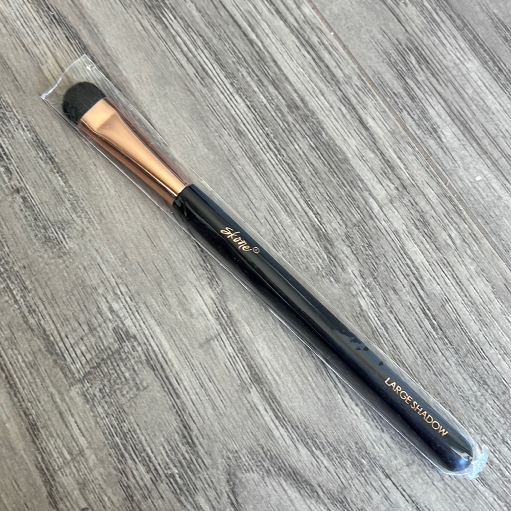 NWT Large Shadow Brush